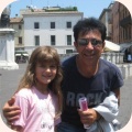 Edoardo Bennato e la piccola cantante Sofia Buresta